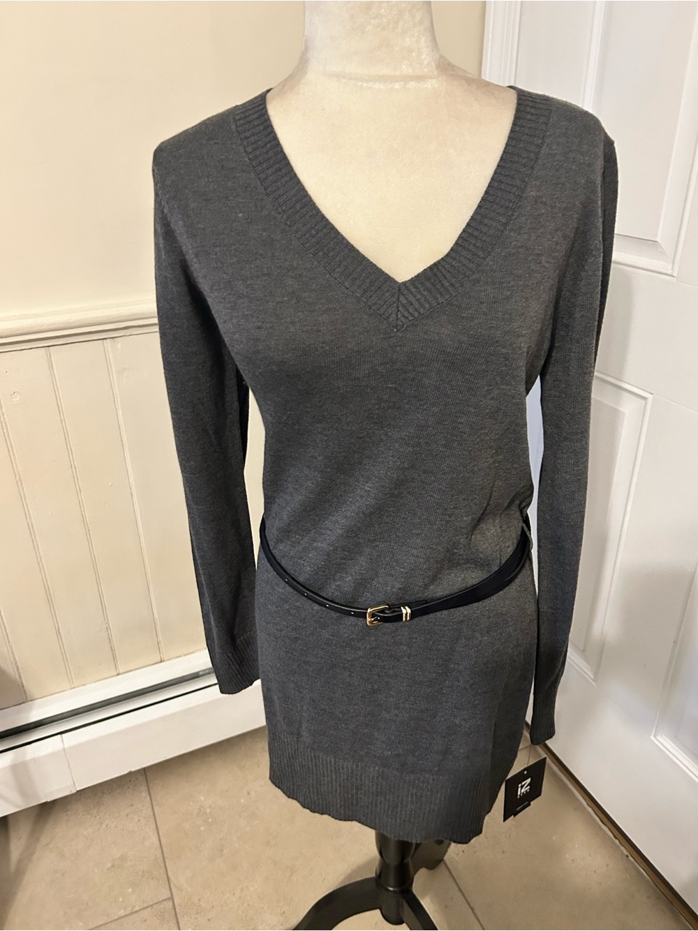 NWT iZ Byer Juniors Long Sleeve V-Neck Belted Ribbed Mini Sweater Dress/Large